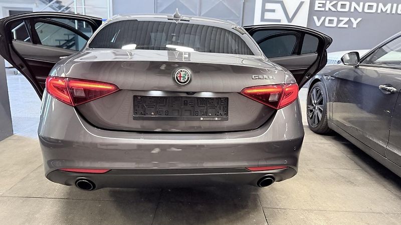 Alfa Romeo Giulia (2023) 2.2D,SPRINT,AT8,ZÁRUKA - fotka 16 z 56