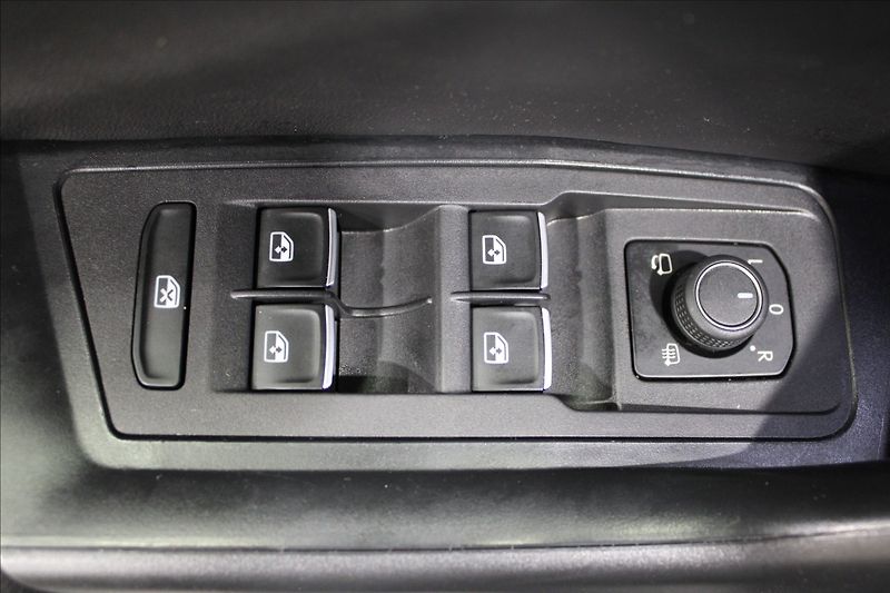 Volkswagen T-Roc 2,0 TDI 4motion Highline 1.maj - fotka 14 z 35