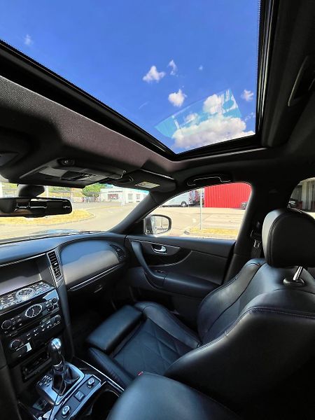 Infiniti QX70 (2015) Prodám velmi zachovalé a pravi - fotka 27 z 28
