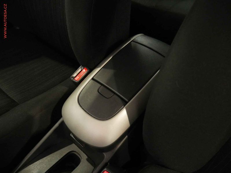 Toyota Auris (2008) 1.6 VVTi, 1.maj, AC, TZ, temp - fotka 17 z 19