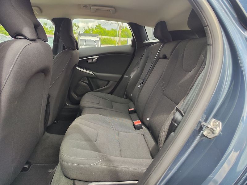 Volvo V40 2.0i/90kW kinetic - fotka 10 z 27