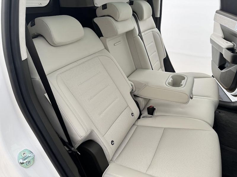 Hyundai Santa Fe 1.6*Hybrid*132kw*DPH*Vybava* - fotka 22 z 48