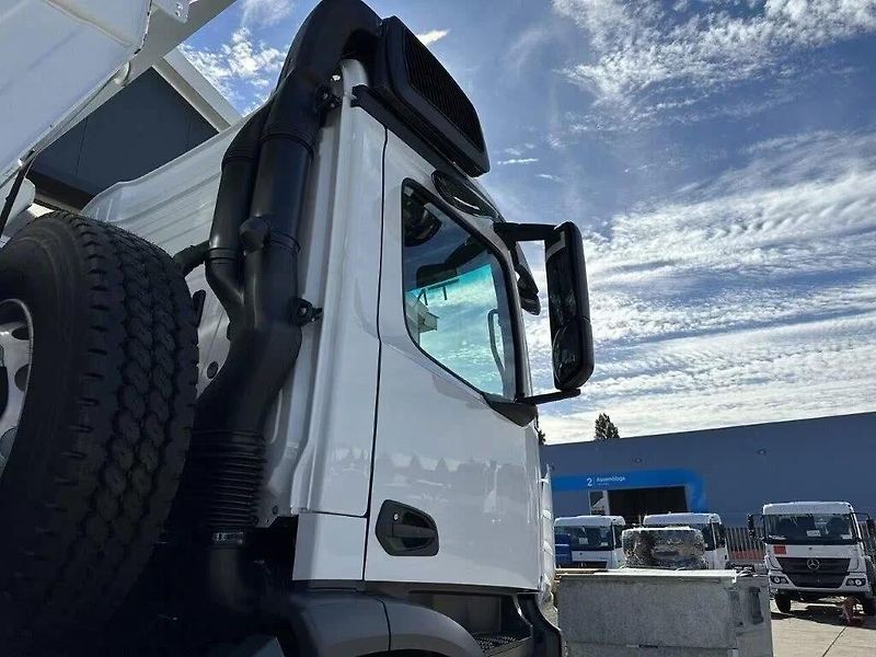 Mercedes-Benz (2025) Arocs 4140 8x4 sklápěč EURO 6 - fotka 19 z 20