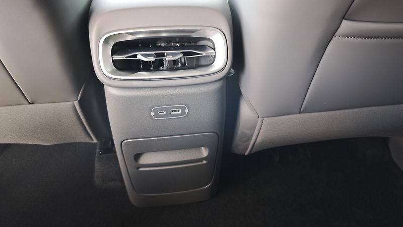 Leapmotor B10 (2026)  Design 1,5 EV hybrid  - fotka 20 z 40