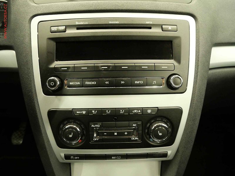 Škoda Octavia (2010) 1.6 TDi, 1.maj, Výhř.sed. - fotka 13 z 17