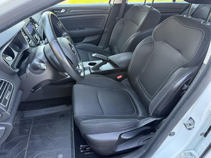 Renault Mégane 1,6i 1.Majite CZ Serviska - fotka 11 z 21