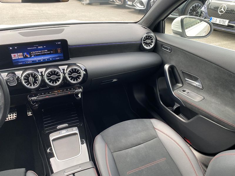 Mercedes-Benz Třídy A A 250e AMG - fotka 11 z 26