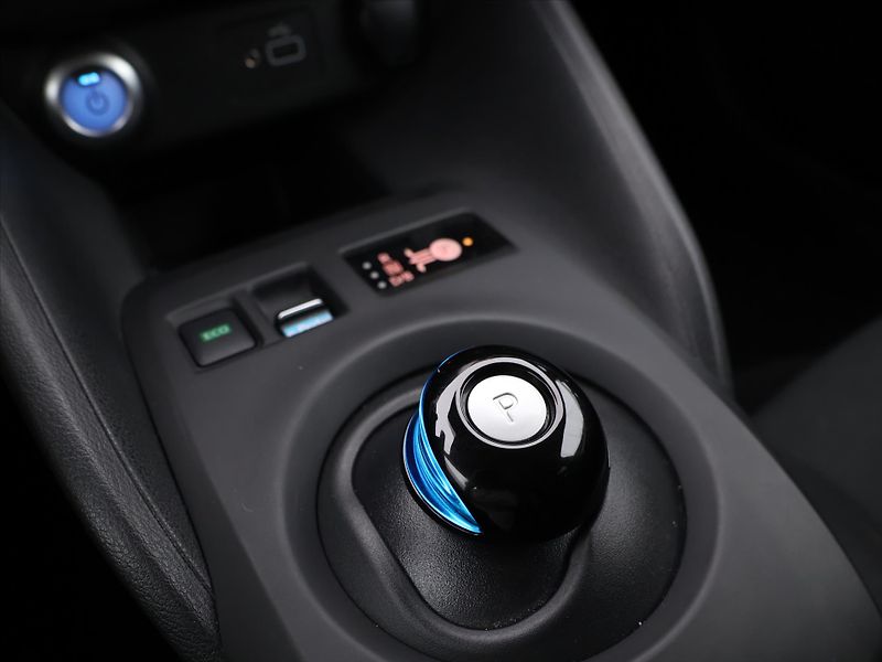 Nissan Leaf 110kW ACENTA 40kWh CZ - fotka 21 z 30