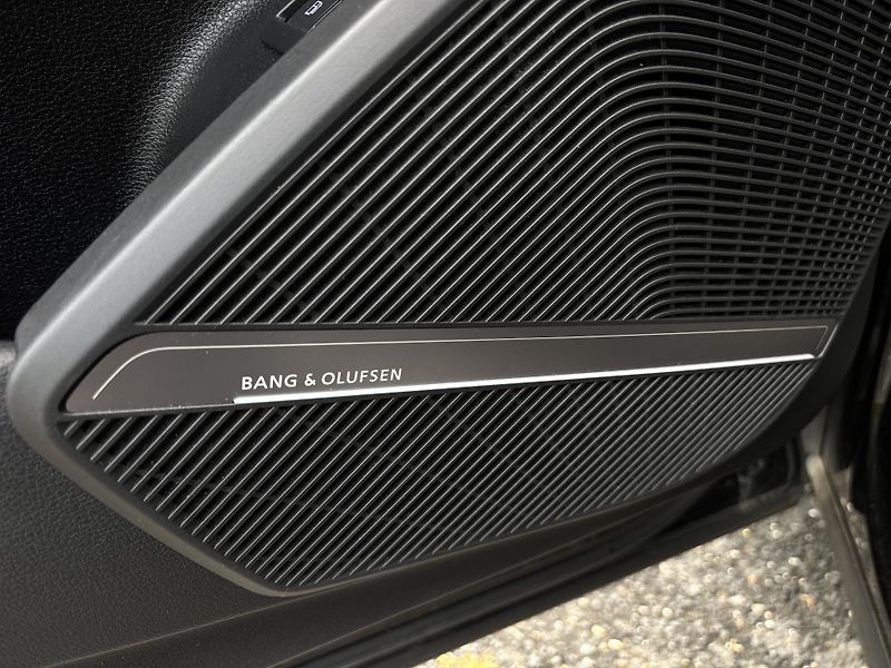 Audi Q5 (2021) 50TFSIe SLine PANO NOV BATERIE - fotka 29 z 38