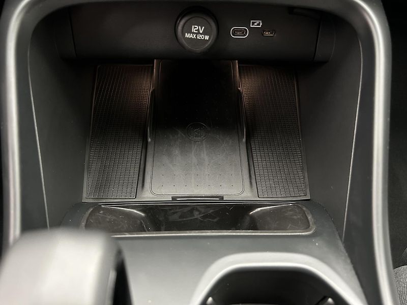 Volvo XC40 2.0  B3 CORE - fotka 24 z 27