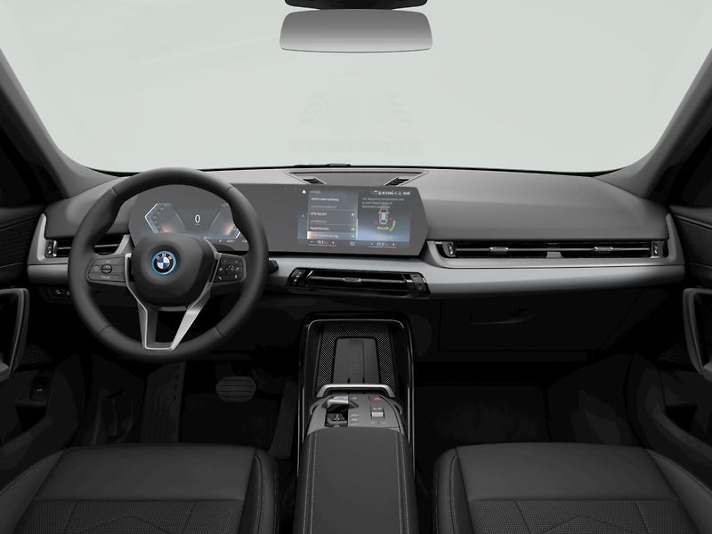BMW iX1 xDrive30 - fotka 9 z 12