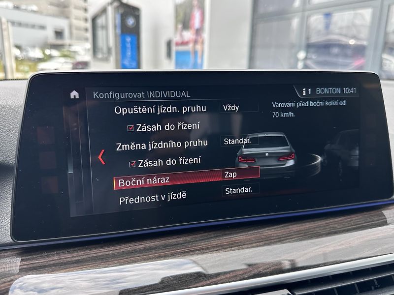 BMW Řada 5 540d xDrive M-Sport - fotka 20 z 29