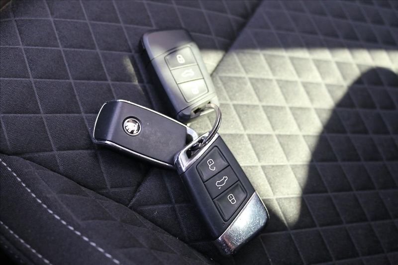 Škoda Superb 2,0 TDi, DSG , 4x4 - fotka 52 z 52