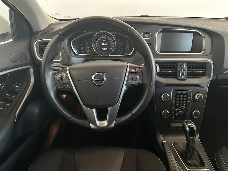 Volvo V40 2.0 D2 88kW, Full LED, NAVI - fotka 10 z 18