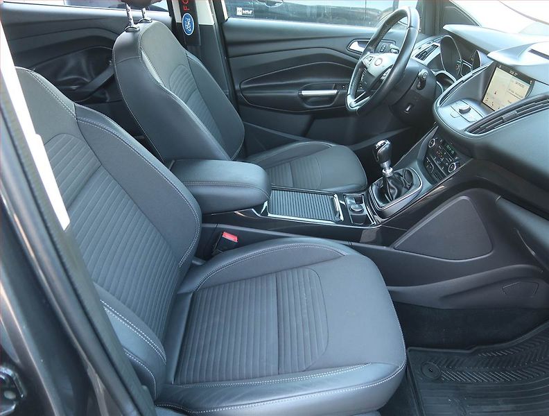 Ford Kuga (2017) Titanium 2.0 TDCi, 4X4, Kůže - fotka 9 z 19