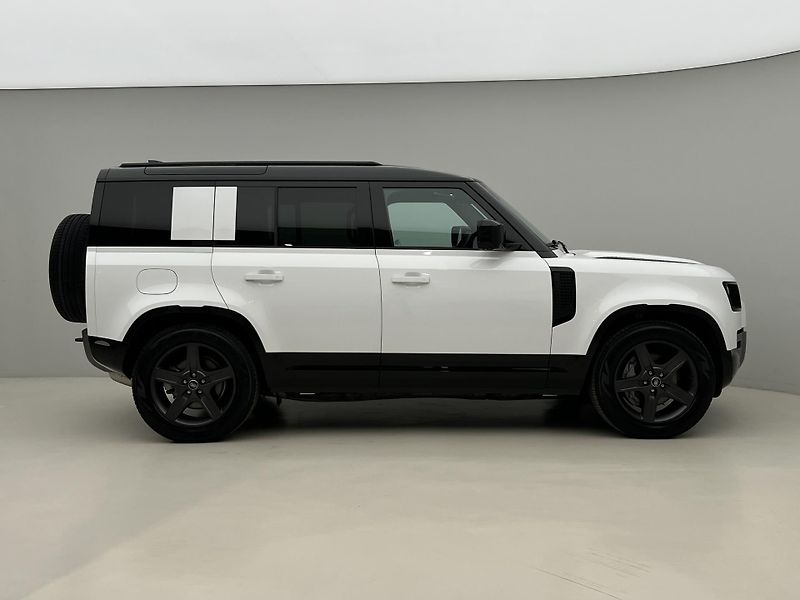 Land Rover Defender 110 D300 X-DYNAMIC SE AWD AUT  - fotka 9 z 43