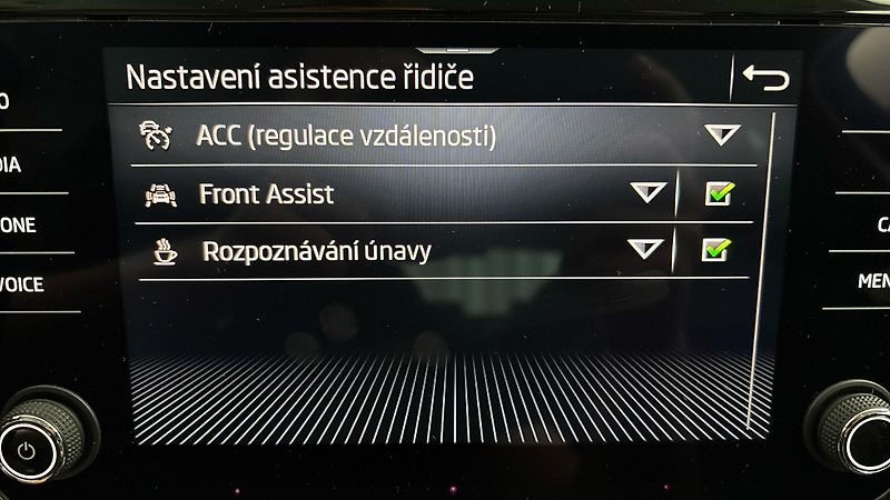 Škoda Superb 2.0 TSI DSG Style - fotka 27 z 31