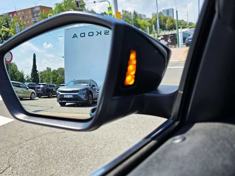 Škoda Octavia 2.0TDI 110KW DSG STYLE+ MATRIX - fotka 11 z 39