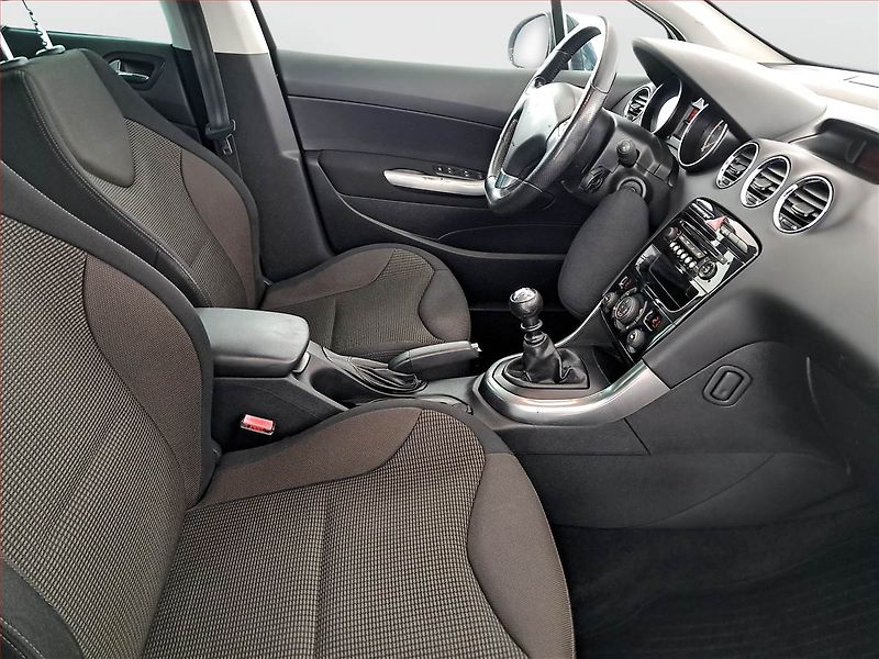 Peugeot 308 (2013) 1.6 e-HDi, po STK, zamluveno - fotka 9 z 16