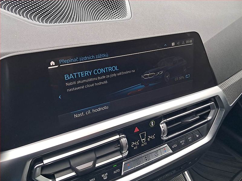 BMW Řada 3 (2021) 330 e xDrive - fotka 23 z 24