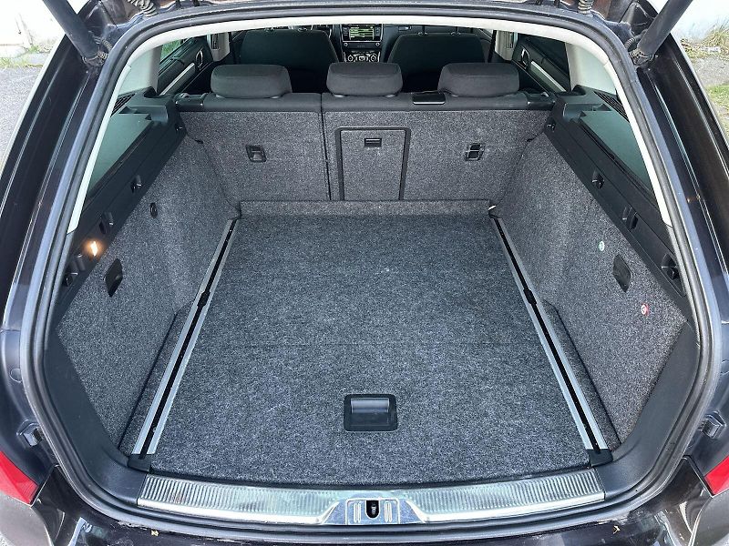 Škoda Superb (2013) Combi 2.0 TDI Ambition - fotka 28 z 33