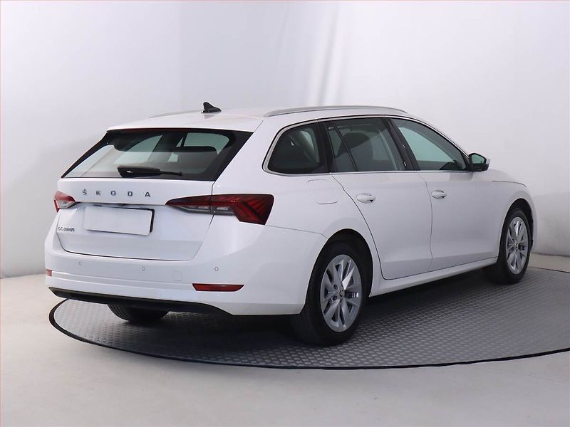 Škoda Octavia (2022) Style 2.0 TDI, Automat - fotka 5 z 21