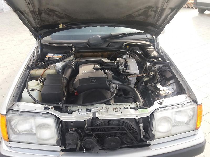 Mercedes-Benz 124 2.0i,100kW,KLIMA,ABS - fotka 20 z 21