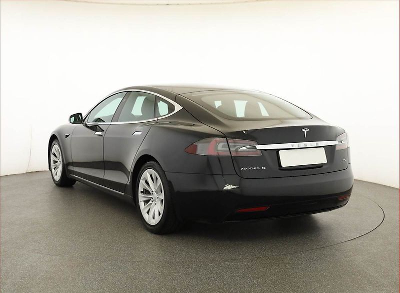 Tesla Model S (2018) 75D - fotka 4 z 27