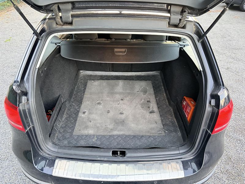 Volkswagen Passat 1.6TDI 77KW - fotka 27 z 36
