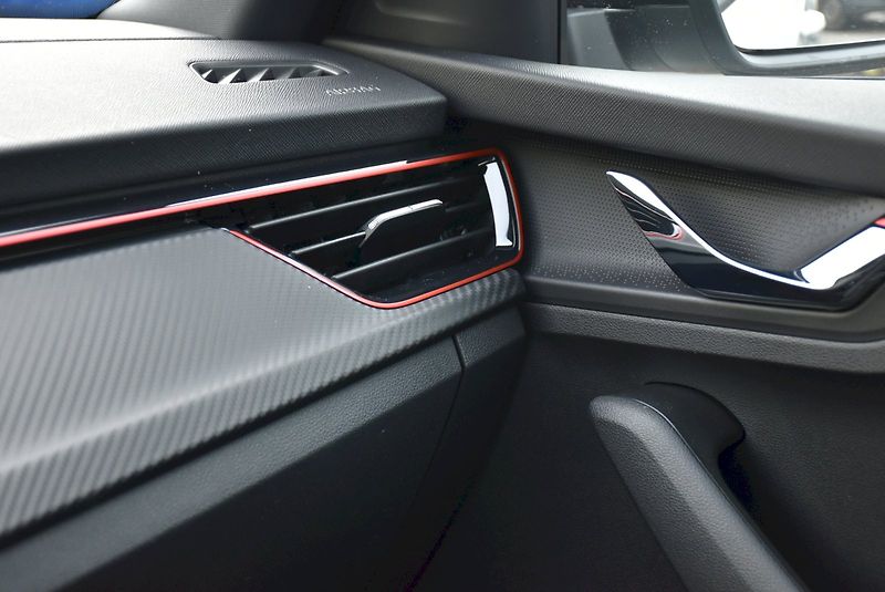 Škoda Kamiq (2025) Monte Carlo 1,0 TSI 85 kW 7° a - fotka 18 z 36