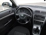 Škoda Octavia (2011) Elegance 1.6 TDI, Tempomat - náhled 7