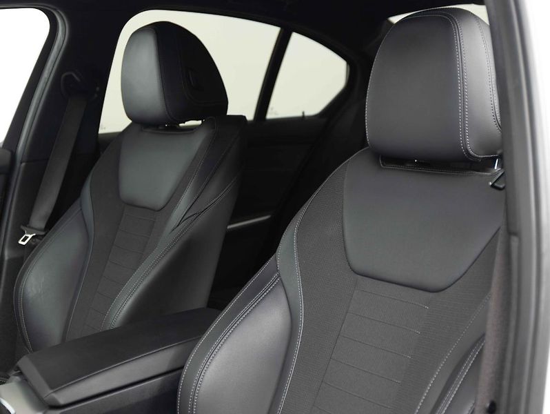 BMW Řada 3 320d xDrive - fotka 19 z 22