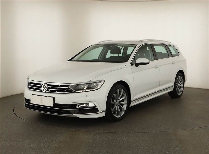 Volkswagen Passat (2018) Highline 2.0 TDI, Automat, ČR - fotka 2 z 18
