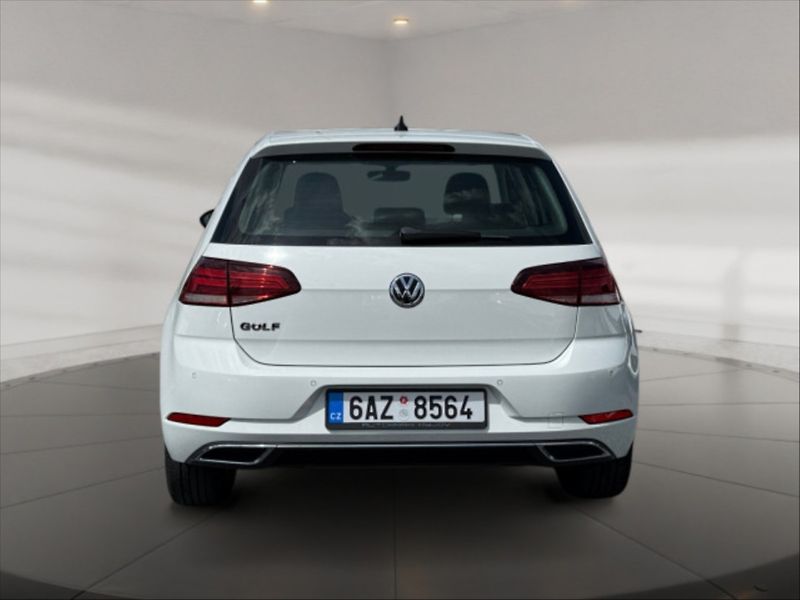 Volkswagen Golf 1,5 TSI 110 Highline DSG - fotka 4 z 10