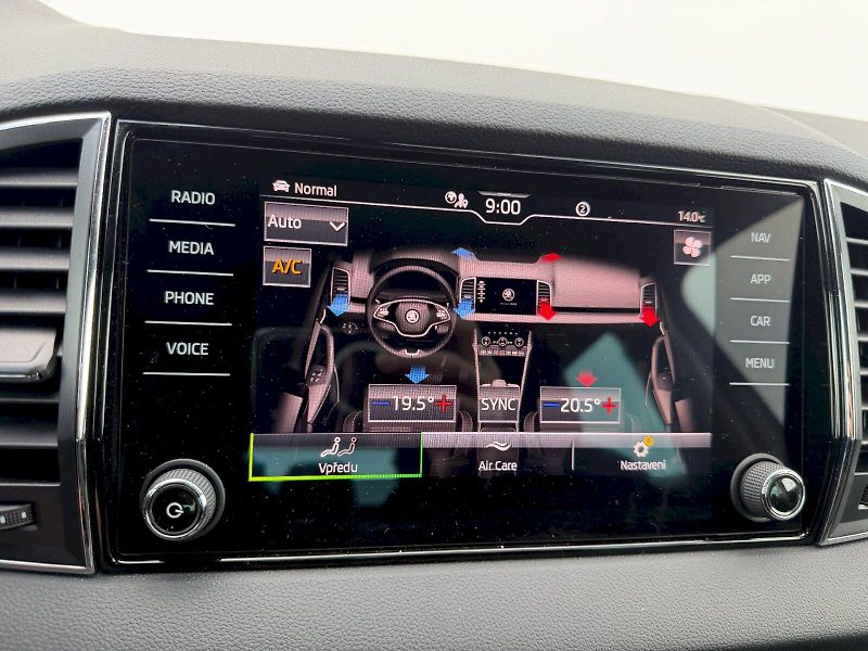 Škoda Karoq (2023) 1.5 TSI 110kW DSG Style - fotka 19 z 35