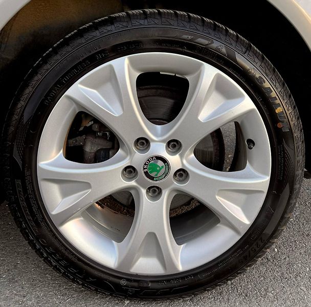 Škoda Octavia (2013) FL COMBI 2.0 TDI DSG 103 KW  - fotka 8 z 36