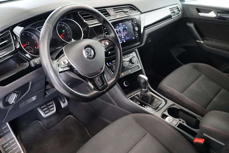 Volkswagen Touran - fotka 12 z 24