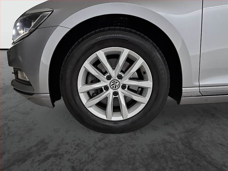 Volkswagen Passat (2019) 1.6 TDI, Automat, Navi - fotka 15 z 27