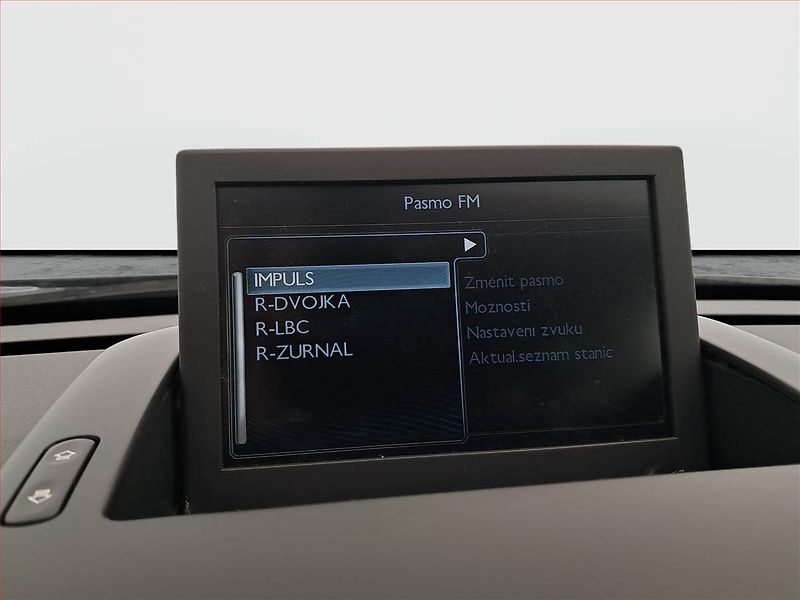 Peugeot 5008 (2014) 1.6 HDi, 7 míst, Navi - fotka 12 z 21