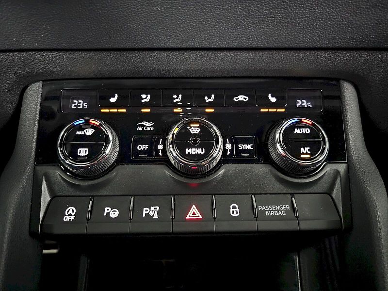 Škoda Karoq (2025) 2.0TSi 140kW 4x4 SPORTLINE TAŽ - fotka 23 z 32
