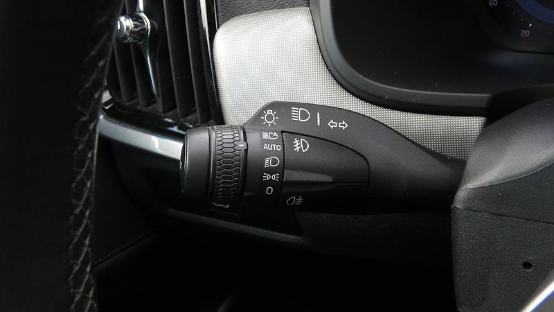 Volvo V90 B4 AWD Diesel Momentum - fotka 10 z 23