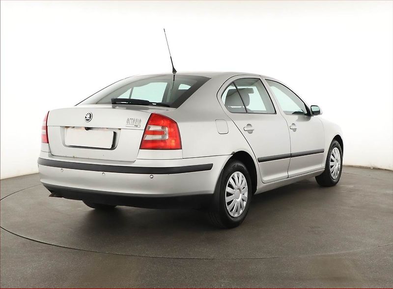 Škoda Octavia (2007) 2.0 TDI, po STK, zamluveno - fotka 5 z 11