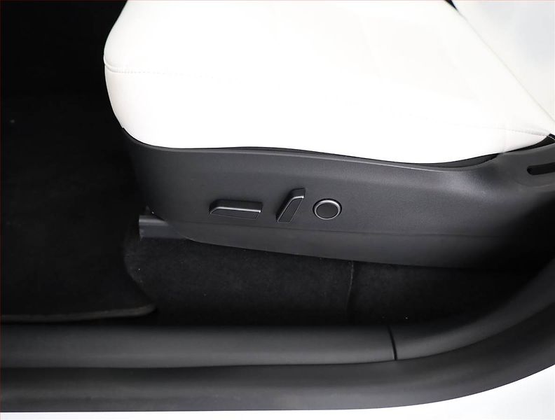 Tesla Model Y (2021) Long Range AWD 75kWh, SoH 89% - fotka 17 z 23