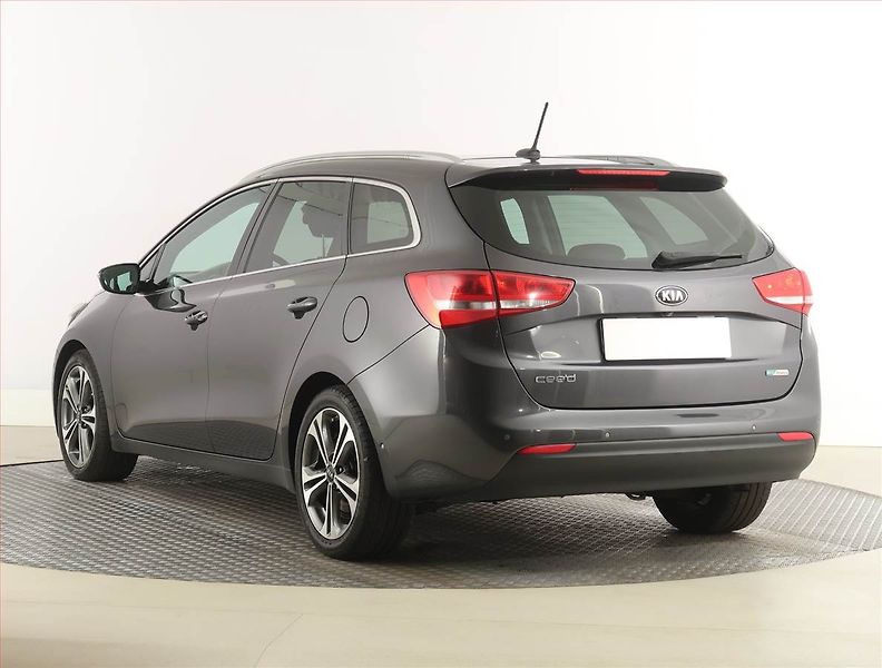 Kia Ceed (2015) 1.6 CRDi, Navi, Xenony - fotka 4 z 23