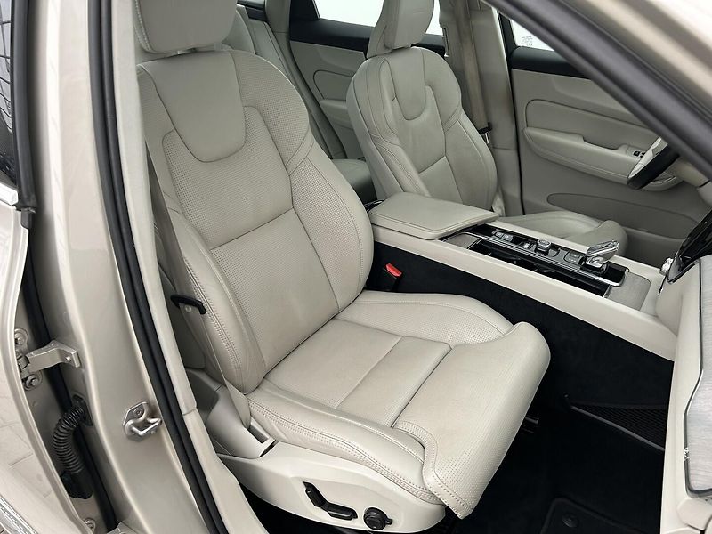 Volvo XC60 2.0 B5 4x4 Inscription - fotka 13 z 38