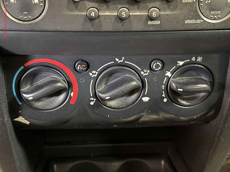 Renault Clio (2005) 1.2i, ČR, AC, tažné - fotka 13 z 15