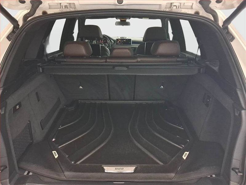 BMW X5 (2014) M Paket xDrive30d - fotka 14 z 23