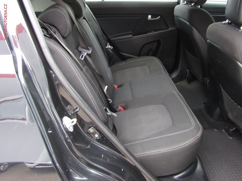 Kia Sportage (2010) 2.0 CVVT 4x4, ČR, AC, tažné - fotka 14 z 20