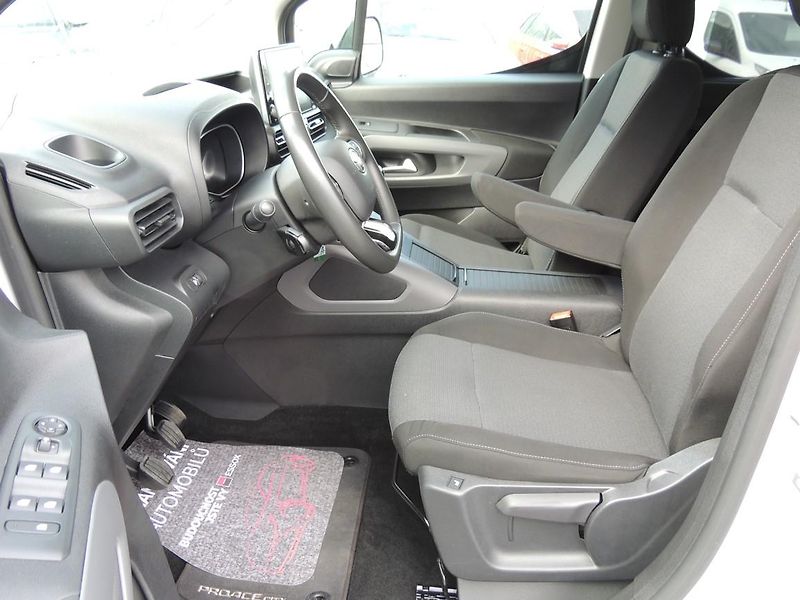 Toyota ProAce City Verso (2023) 1.2T,81kw,Family,7míst,1maj.ČR - fotka 42 z 76