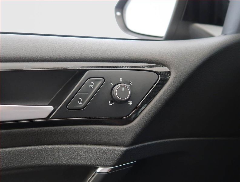 Volkswagen Golf (2018) 1.5 TSI, Automat, Serv.kniha - fotka 21 z 21